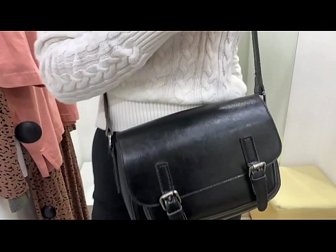❤️ Masturbazione pubblica della giovane cagna FeralBerry con un dildo nel camerino ️ Super pornoal it.sex00.top ❌❤